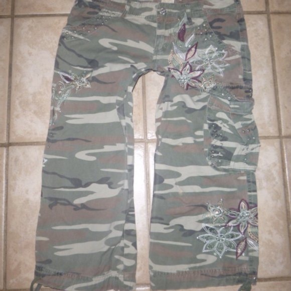 COPY - BB JEANS  Brand  Capri  Camo  Pants  Size M  New Cropped - Picture 1 of 6
